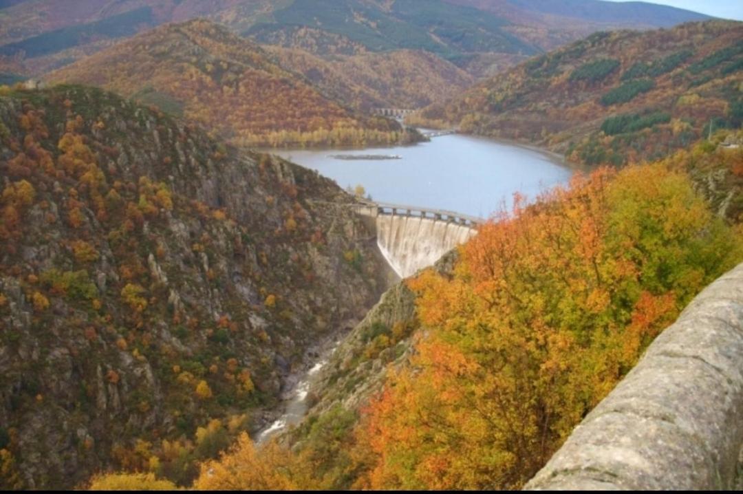 Sur Les Rochers Du Lac & Location-Rando En Vtt Villefort  Kültér fotó